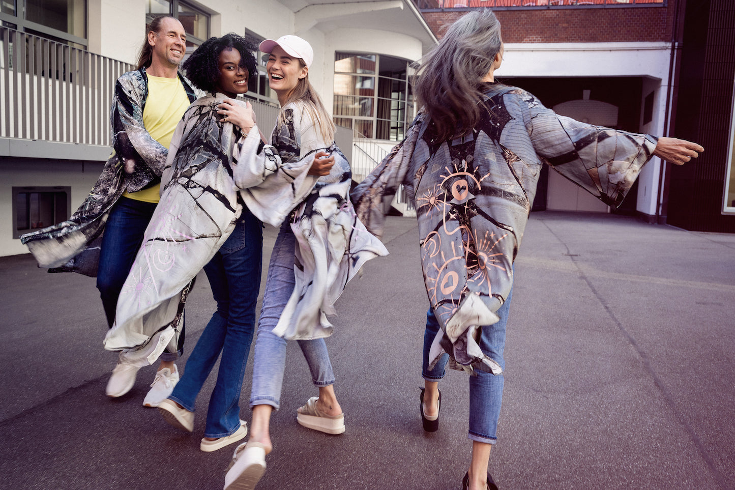 Kimono w/ Apricot Print // HUEREGEIL x SARA SCHAER