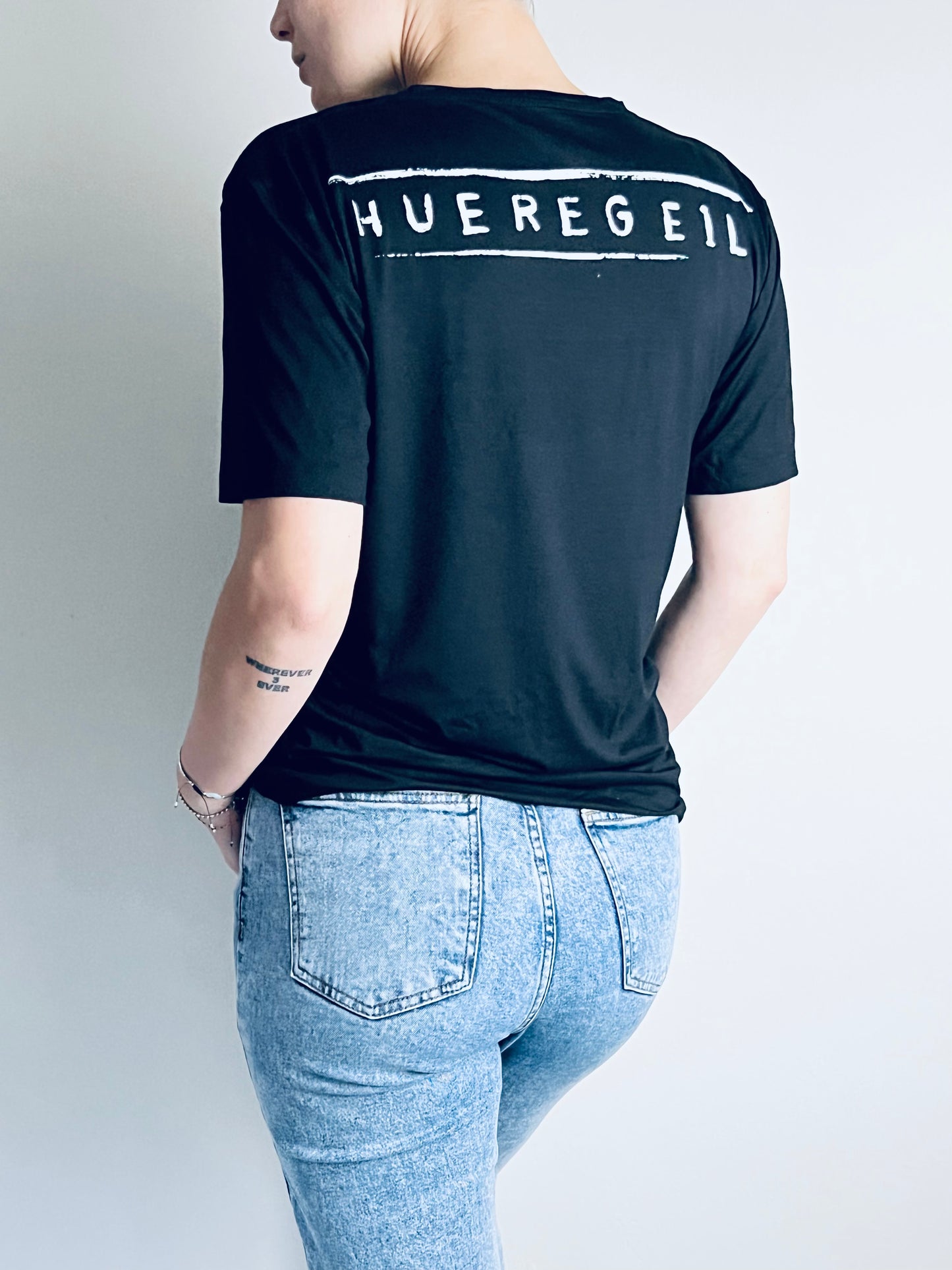 T-Shirt black w/ shoulder print