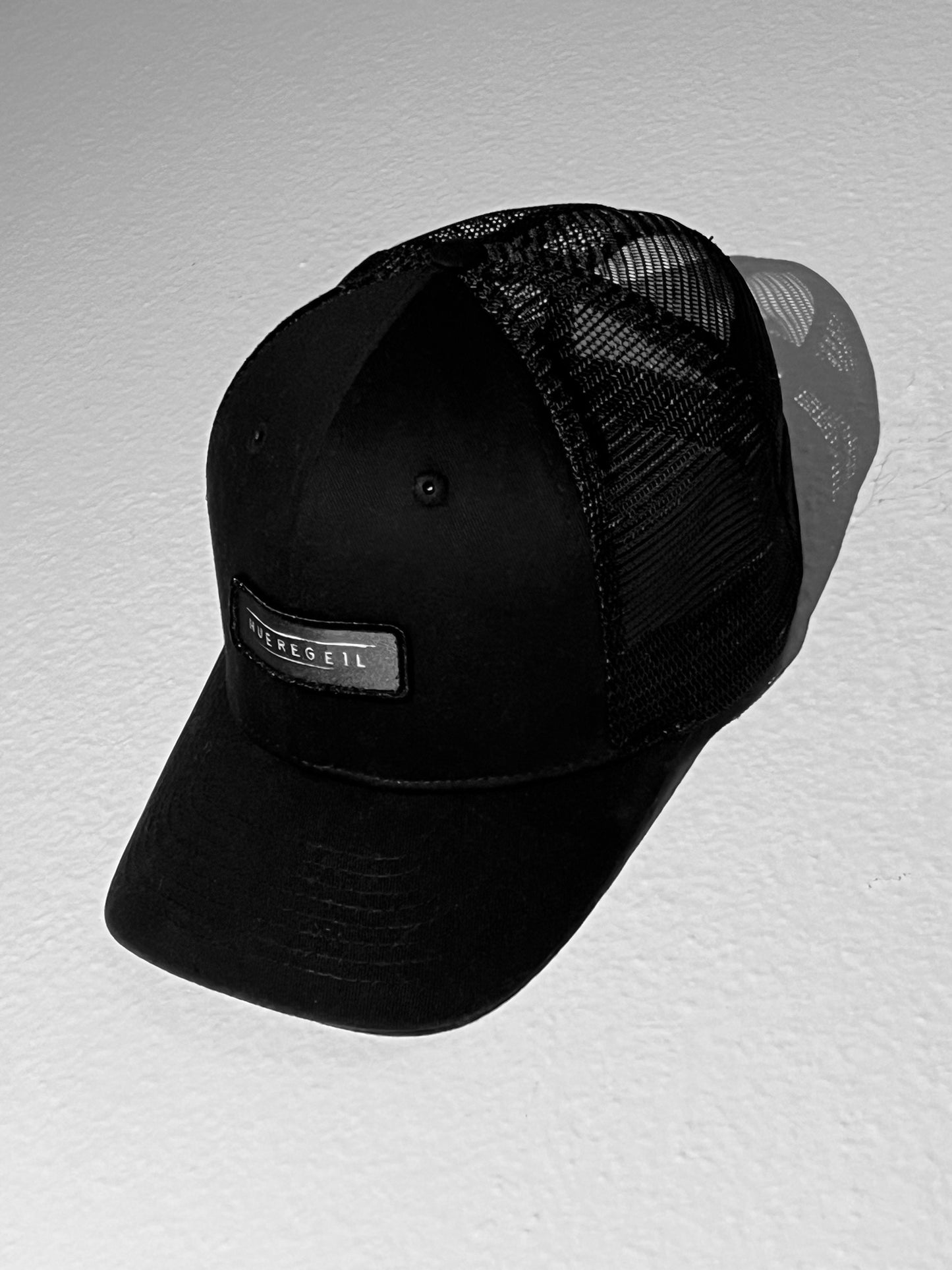 Cap / Black Snapback Trucker Cap
