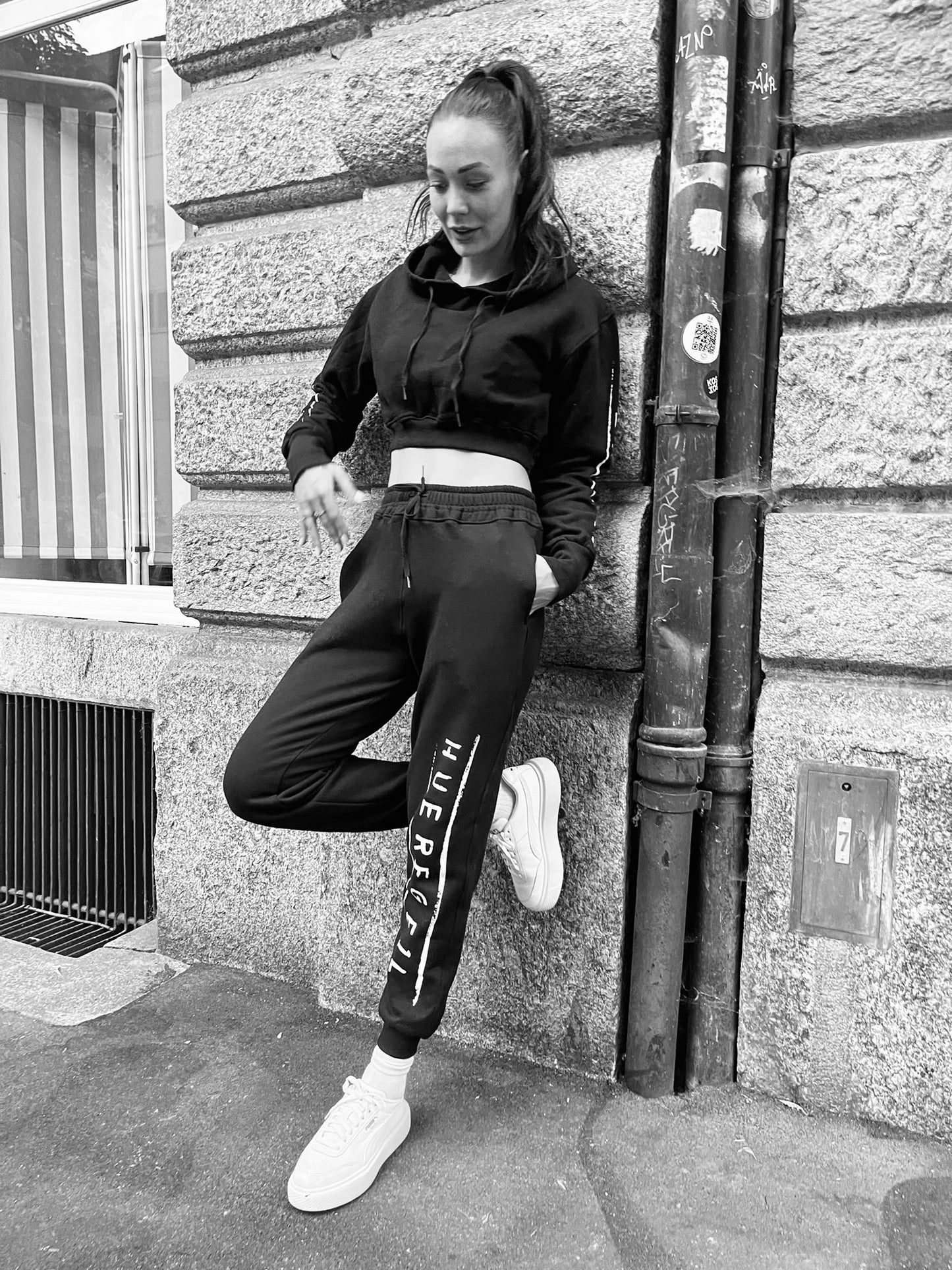 Cropped Hoodie Black w/ arm print