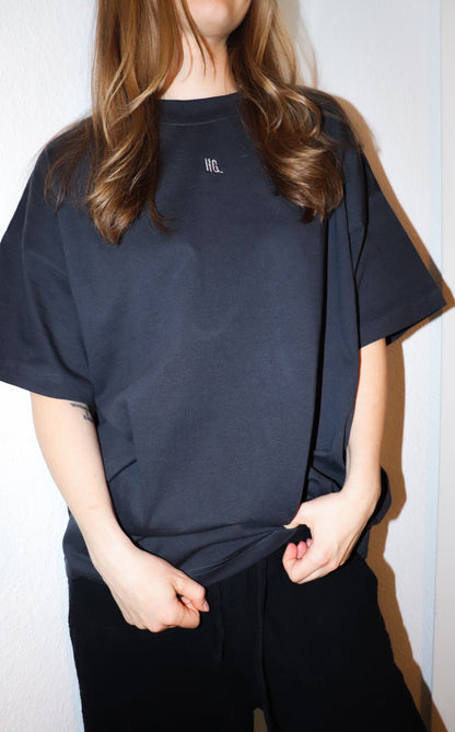 "HG" oversized T-Shirt / Anthrazit mit grauer Bestickung