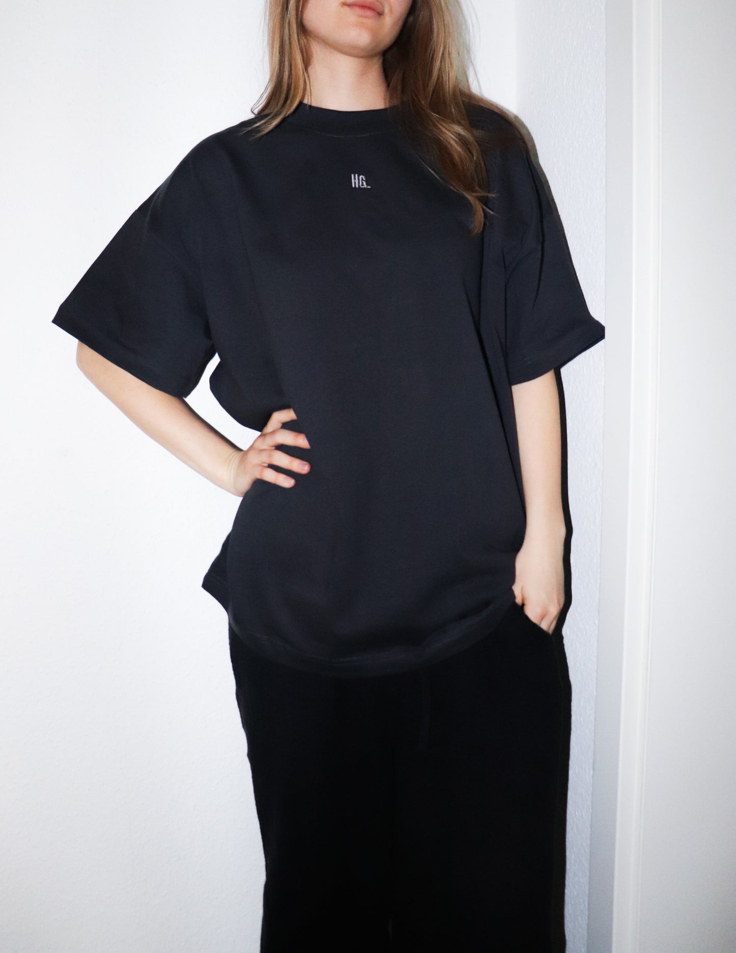 "HG" oversized T-Shirt / Anthrazit mit grauer Bestickung
