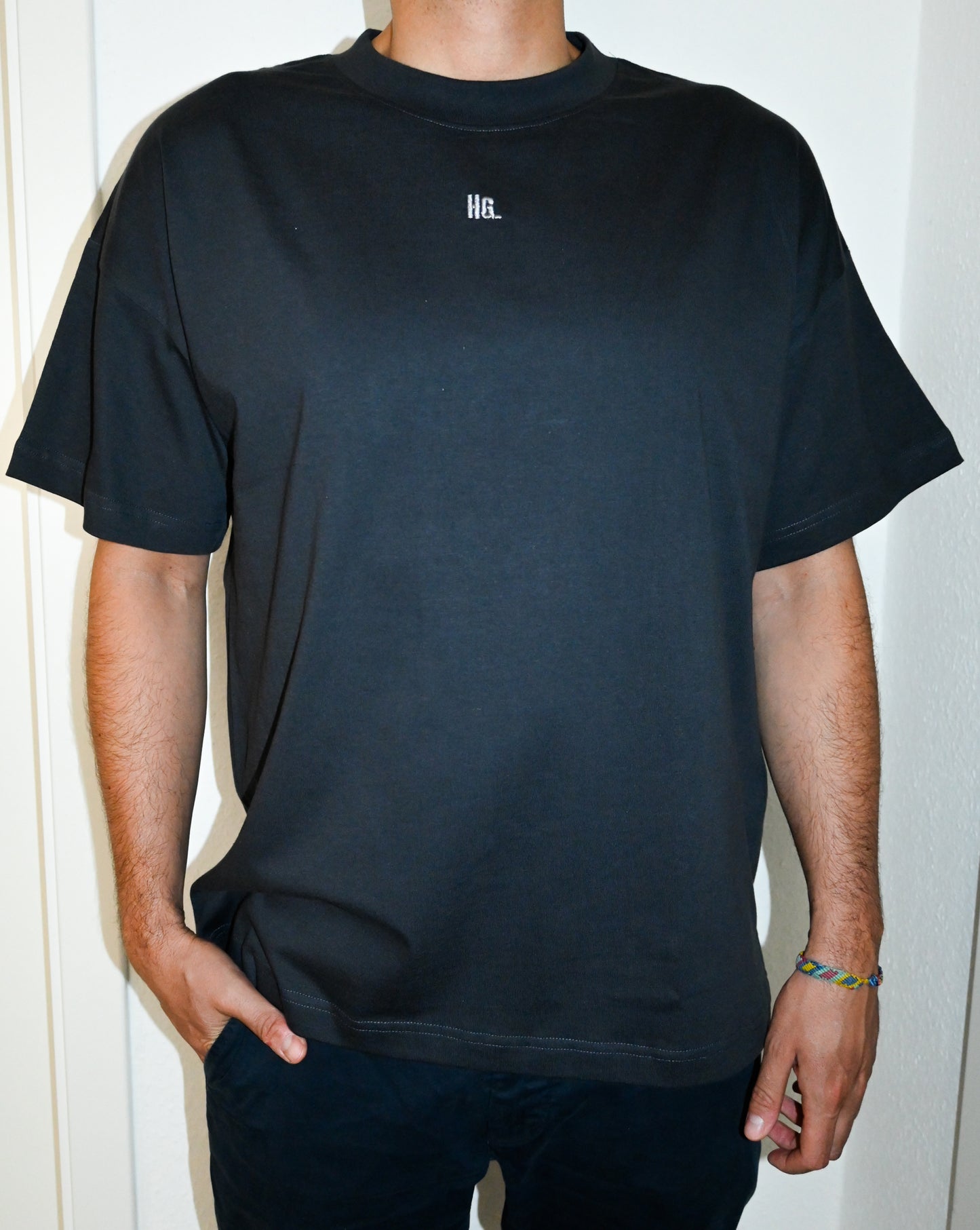 "HG" oversized T-Shirt / Anthrazit mit grauer Bestickung